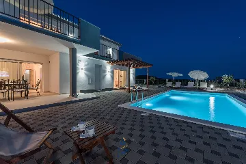 4-Bedroom Villa in Sukošan for 8 Guests