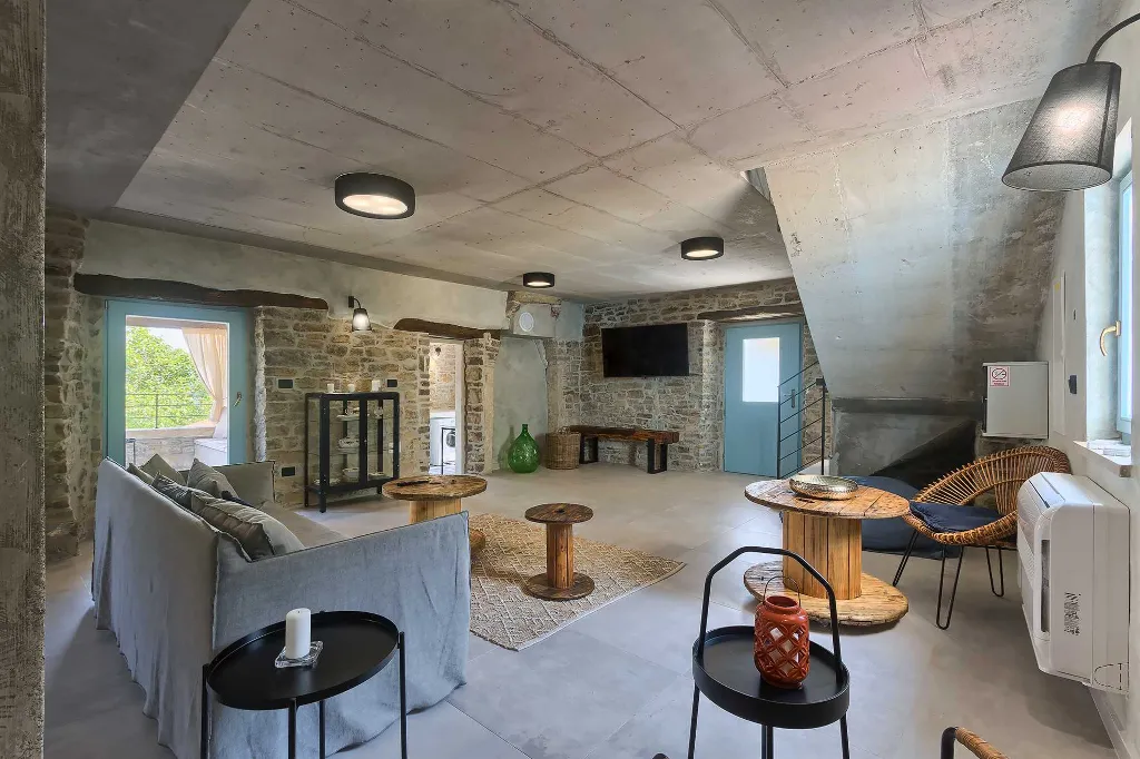 5-Bedroom Villa with Private Pool in Livade