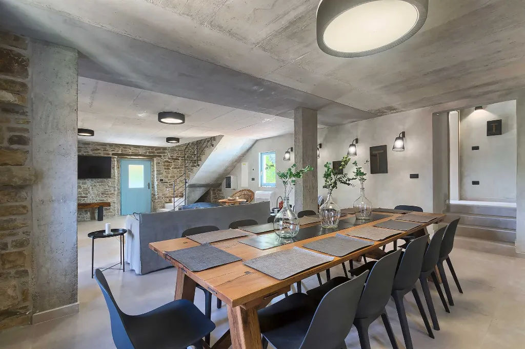 5-Bedroom Villa with Private Pool in Livade