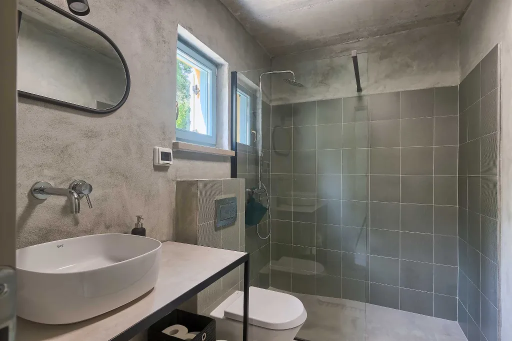 5-Bedroom Villa with Private Pool in Livade