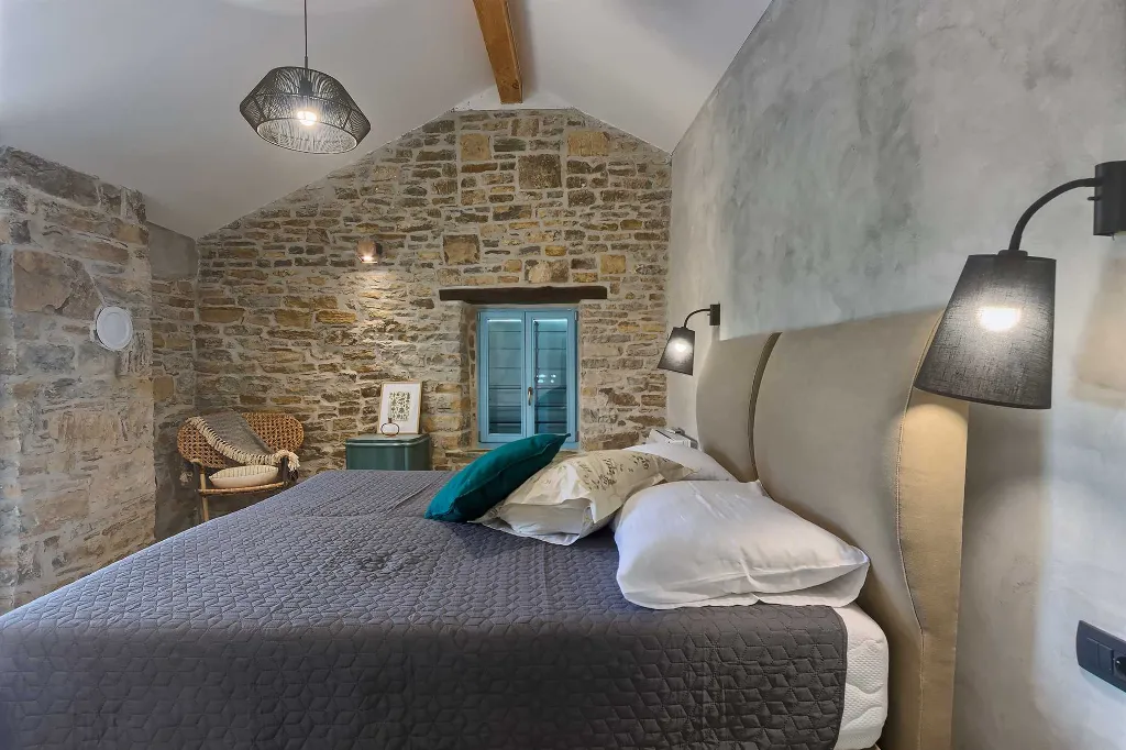 5-Bedroom Villa with Private Pool in Livade