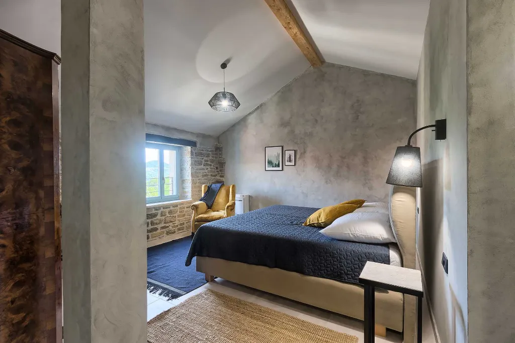 5-Bedroom Villa with Private Pool in Livade