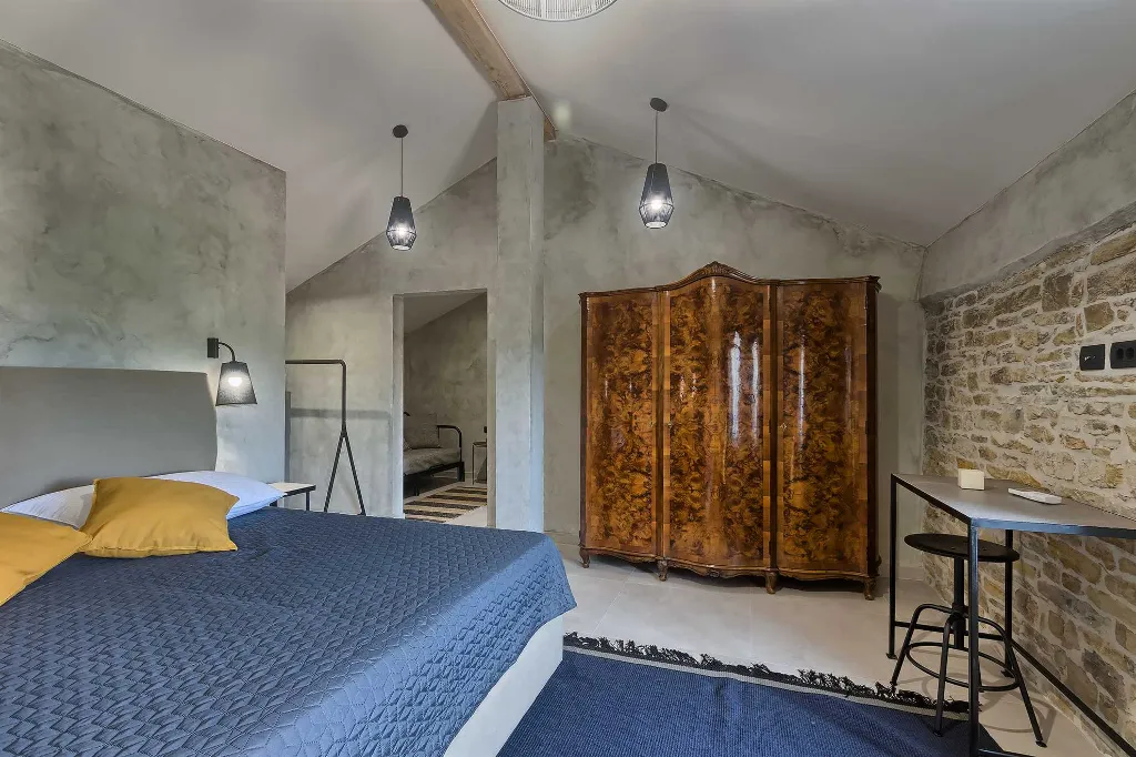 5-Bedroom Villa with Private Pool in Livade