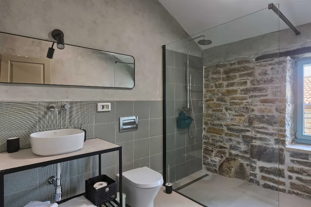 5-Bedroom Villa with Private Pool in Livade