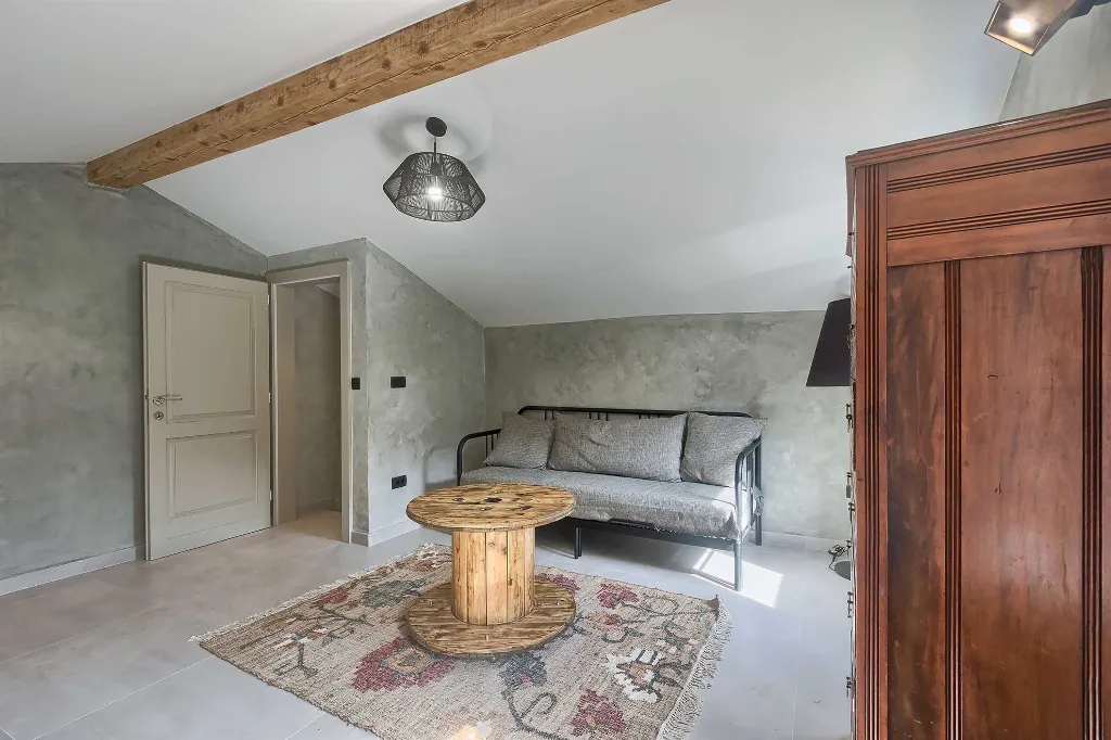 5-Bedroom Villa with Private Pool in Livade
