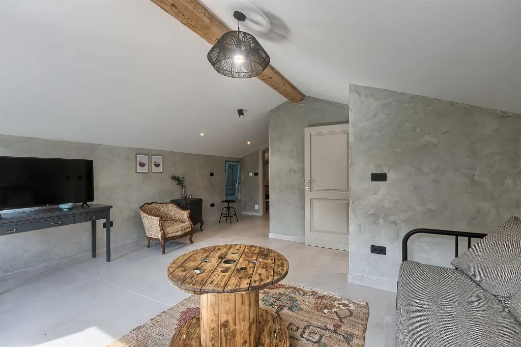 5-Bedroom Villa with Private Pool in Livade