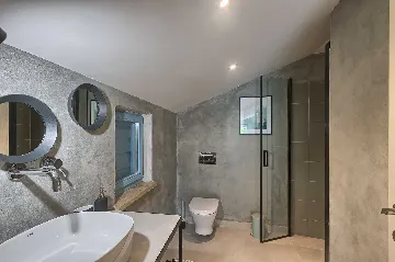 5-Bedroom Villa with Private Pool in Livade