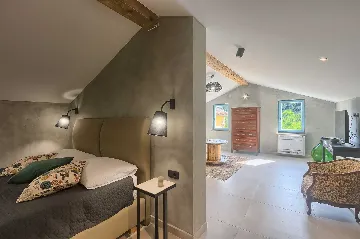 5-Bedroom Villa with Private Pool in Livade