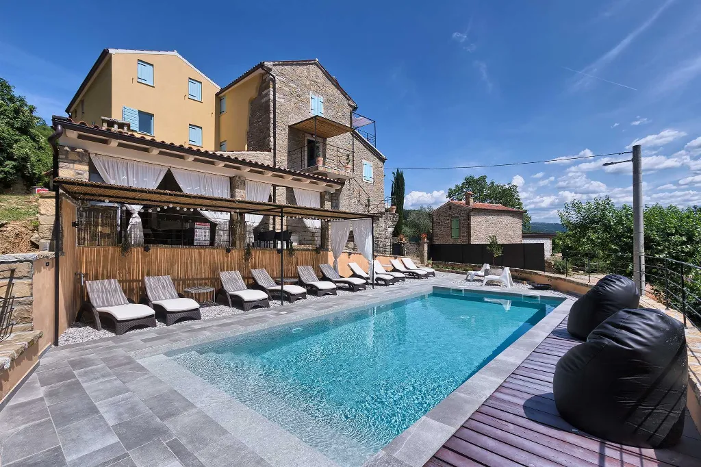 5-Bedroom Villa with Private Pool in Livade