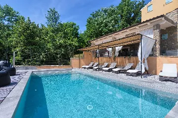 5-Bedroom Villa with Private Pool in Livade