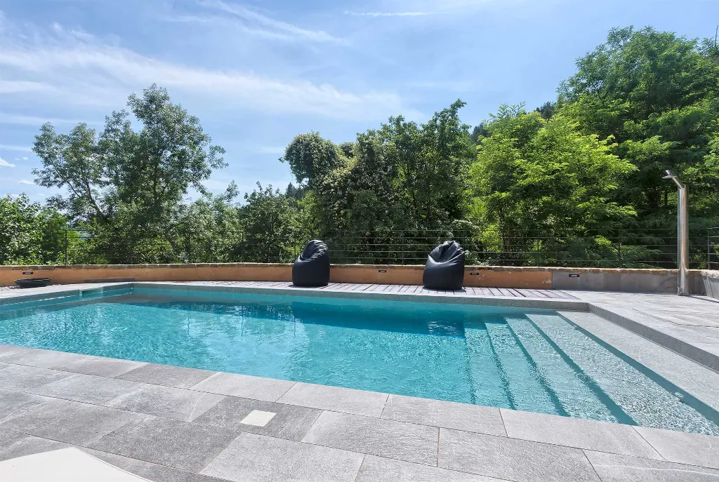 5-Bedroom Villa with Private Pool in Livade