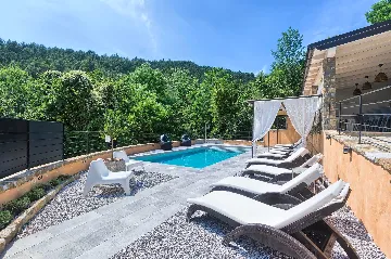 5-Bedroom Villa with Private Pool in Livade