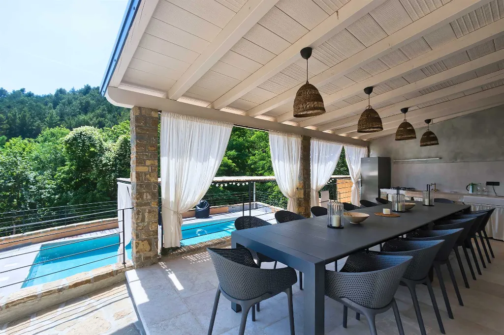 5-Bedroom Villa with Private Pool in Livade