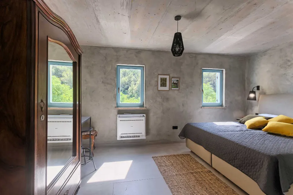 5-Bedroom Villa with Private Pool in Livade