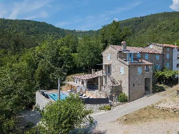 5-Bedroom Villa with Private Pool in Livade