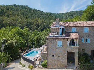 5-Bedroom Villa with Private Pool in Livade