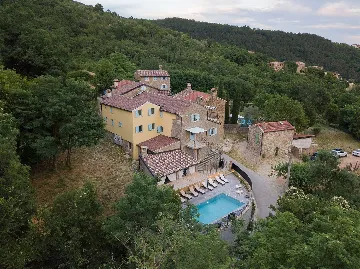 5-Bedroom Villa with Private Pool in Livade