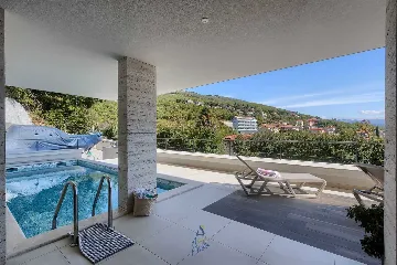 Villa with Heated Pool, Jacuzzi and 5 Bedrooms in Ičići
