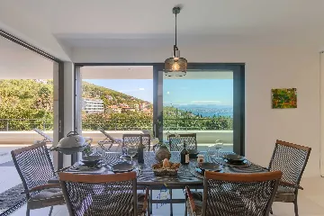 Villa with Heated Pool, Jacuzzi and 5 Bedrooms in Ičići