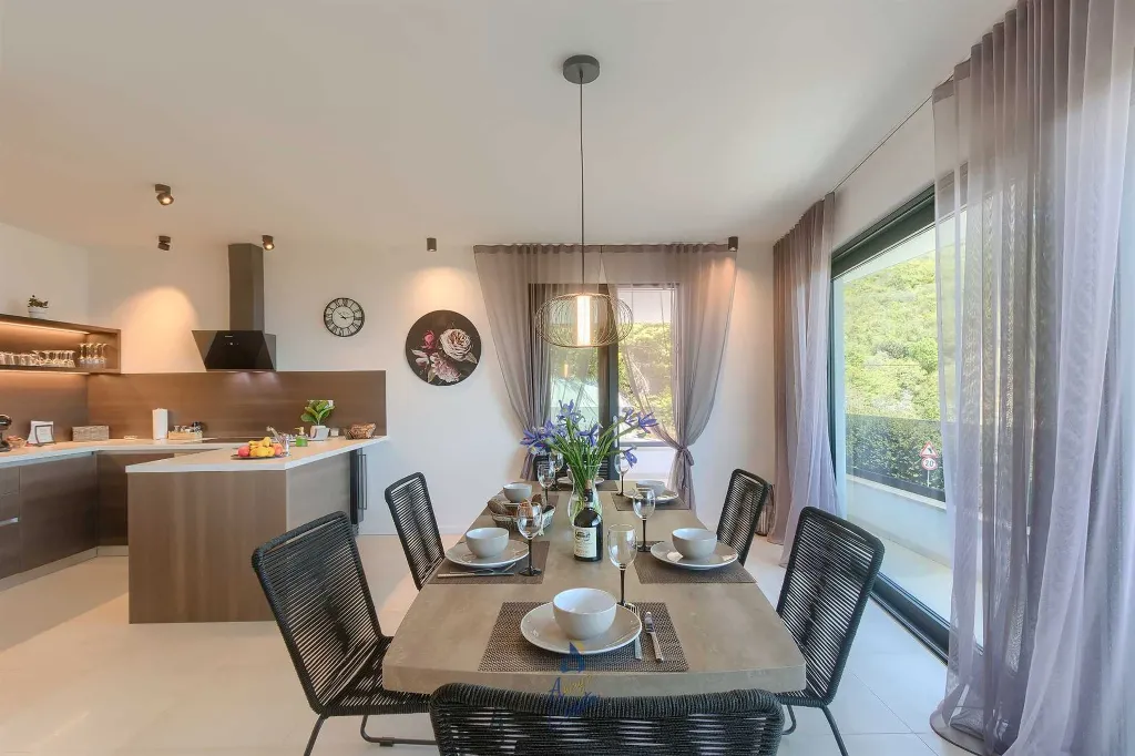 Villa with Heated Pool, Jacuzzi and 5 Bedrooms in Ičići