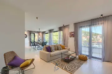 Villa with Heated Pool, Jacuzzi and 5 Bedrooms in Ičići