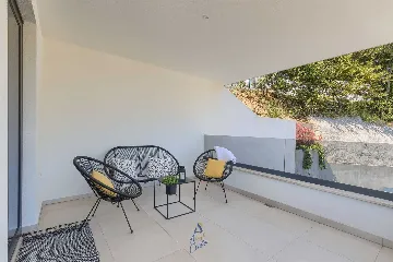 Villa with Heated Pool, Jacuzzi and 5 Bedrooms in Ičići