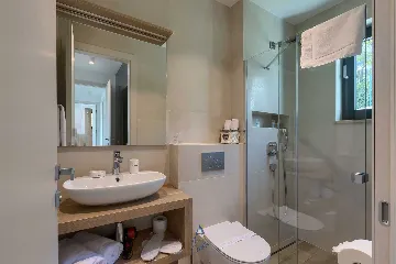 Villa with Heated Pool, Jacuzzi and 5 Bedrooms in Ičići