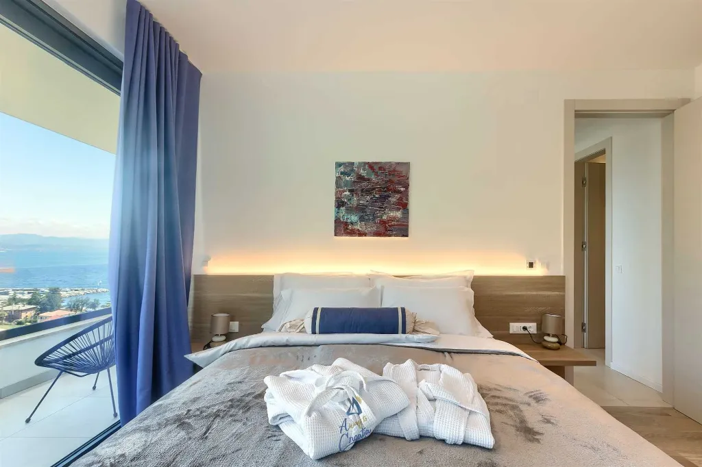 Villa with Heated Pool, Jacuzzi and 5 Bedrooms in Ičići