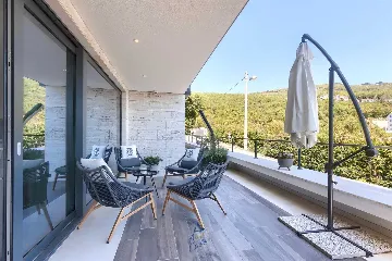 Villa with Heated Pool, Jacuzzi and 5 Bedrooms in Ičići