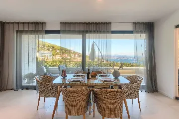 Villa with Heated Pool, Jacuzzi and 5 Bedrooms in Ičići