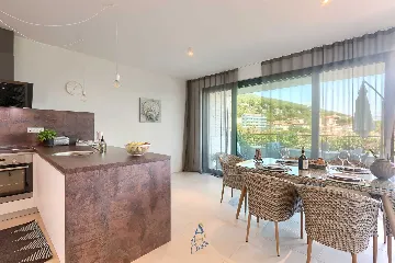 Villa with Heated Pool, Jacuzzi and 5 Bedrooms in Ičići