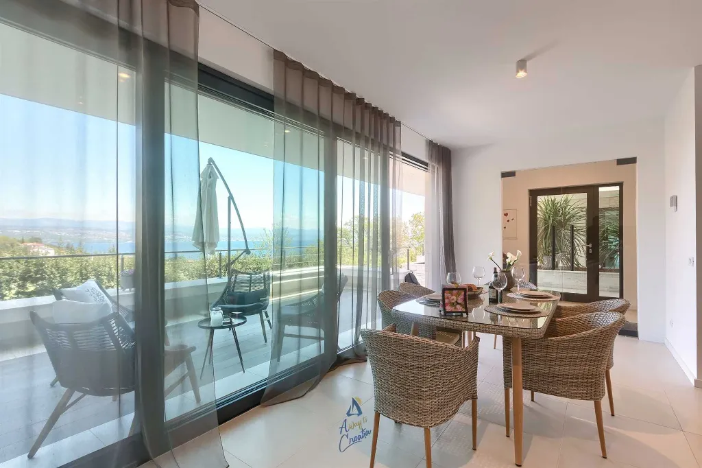 Villa with Heated Pool, Jacuzzi and 5 Bedrooms in Ičići