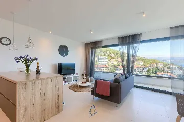 Villa with Heated Pool, Jacuzzi and 5 Bedrooms in Ičići