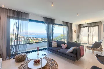 Villa with Heated Pool, Jacuzzi and 5 Bedrooms in Ičići