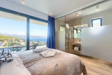 Villa with Heated Pool, Jacuzzi and 5 Bedrooms in Ičići