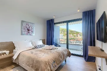 Villa with Heated Pool, Jacuzzi and 5 Bedrooms in Ičići