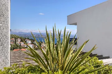 Villa with Heated Pool, Jacuzzi and 5 Bedrooms in Ičići