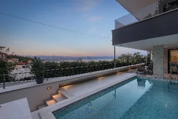 Villa with Heated Pool, Jacuzzi and 5 Bedrooms in Ičići