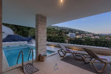 Villa with Heated Pool, Jacuzzi and 5 Bedrooms in Ičići