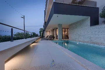 Villa with Heated Pool, Jacuzzi and 5 Bedrooms in Ičići