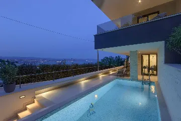 Villa with Heated Pool, Jacuzzi and 5 Bedrooms in Ičići