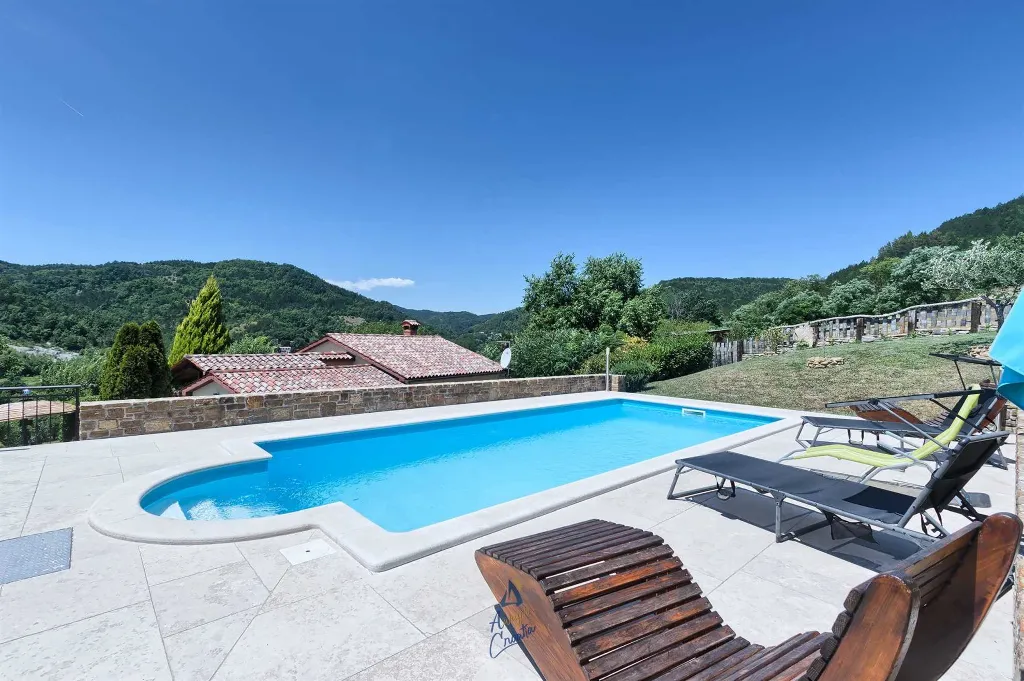 2-Bedroom Villa with Pool in Gologorički Dol