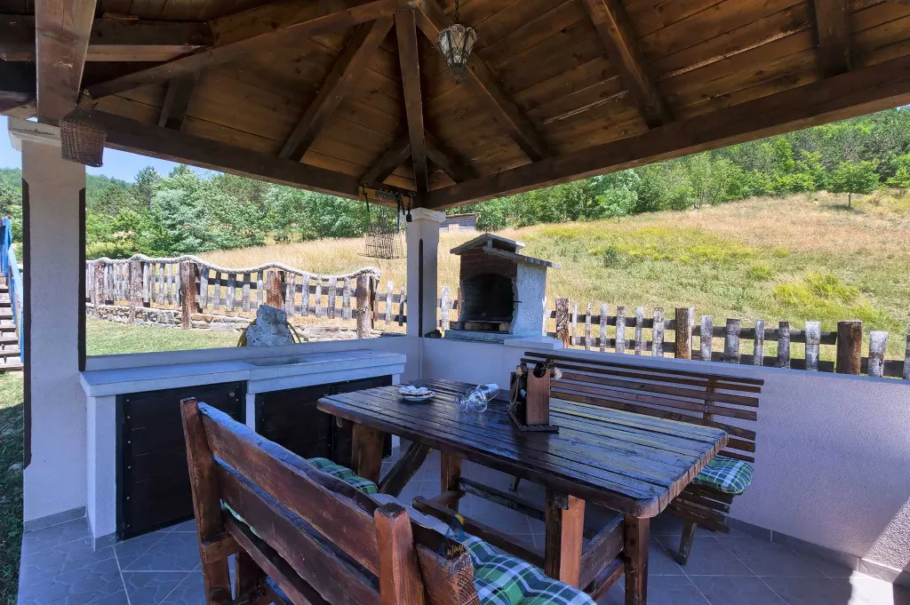 2-Bedroom Villa with Pool in Gologorički Dol