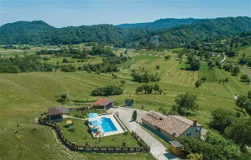 2-Bedroom Villa with Pool in Gologorički Dol