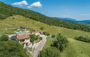 2-Bedroom Villa with Pool in Gologorički Dol