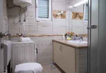 5-Bedroom Villa for 10 in Zaton, Croatia