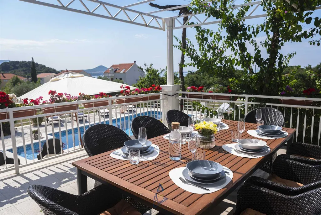 5-Bedroom Villa for 10 in Zaton, Croatia