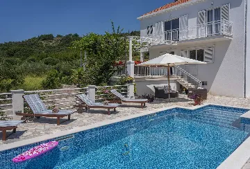 5-Bedroom Villa for 10 in Zaton, Croatia