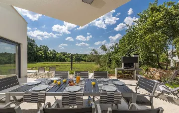 4-Bedroom Villa with Private Pool in Vabriga