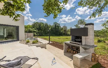 4-Bedroom Villa with Private Pool in Vabriga